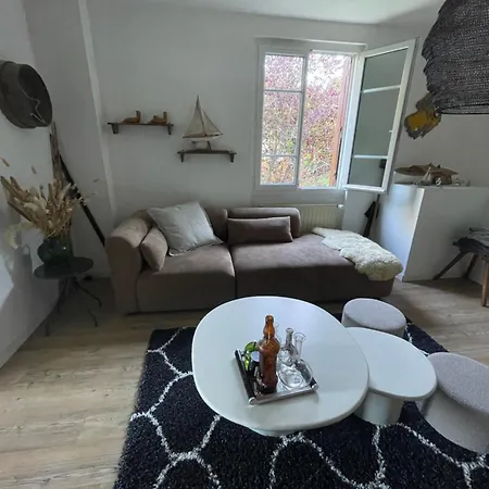 La De 8 Personnes * Ντοβίλ